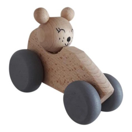 houten beer in auto